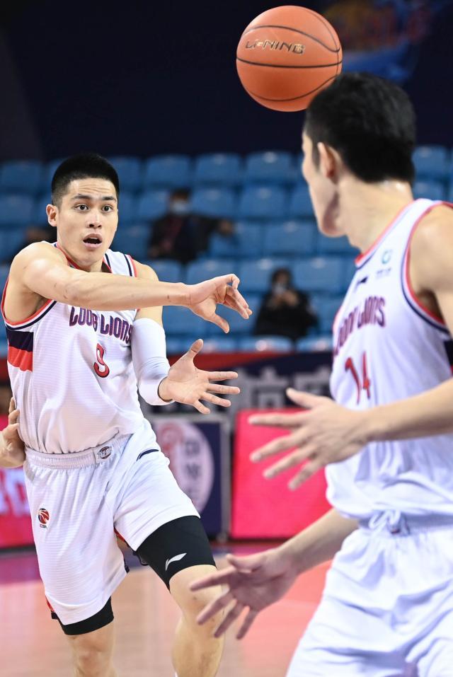 开云平台-CBA历史第一人！陈盈骏3战58助攻 他已是MVP大热门