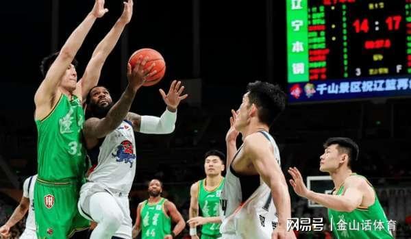 开云平台-坑爹啊！2米14内线2分0板，出现超低级失误，解说: 没一点攻击力